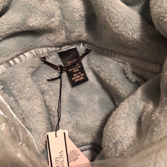 NWT Victoria’s Secret Cozy Short Plush Robe. HTF Color Sage Green. M/L. Soft. - Picture 10 of 12